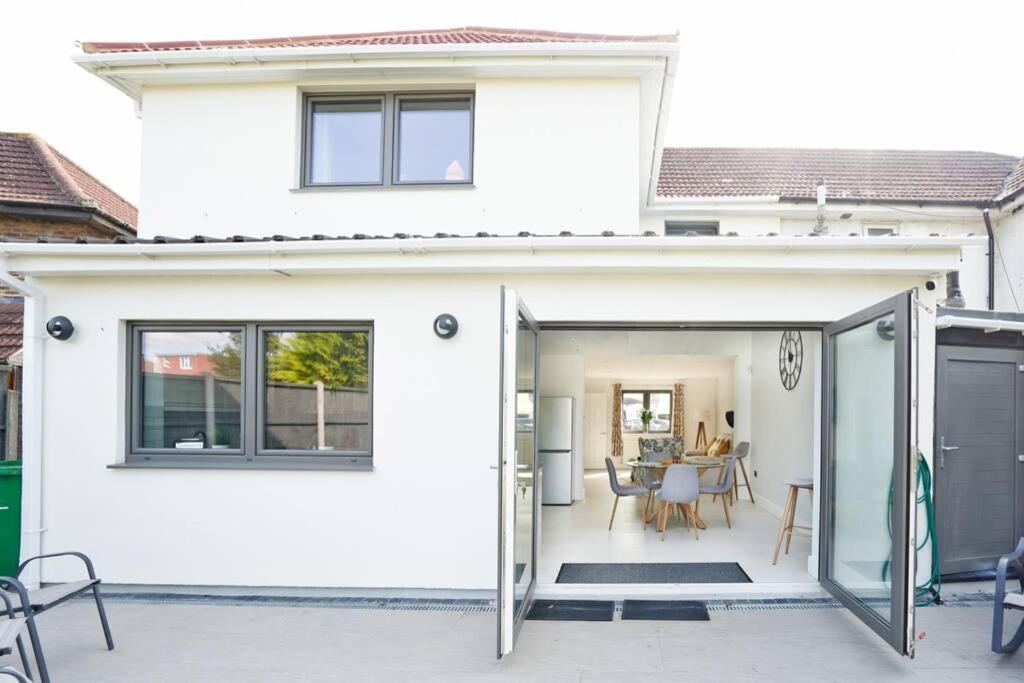 Home From Home - 4 Double Bed House With Parking Слау Экстерьер фото