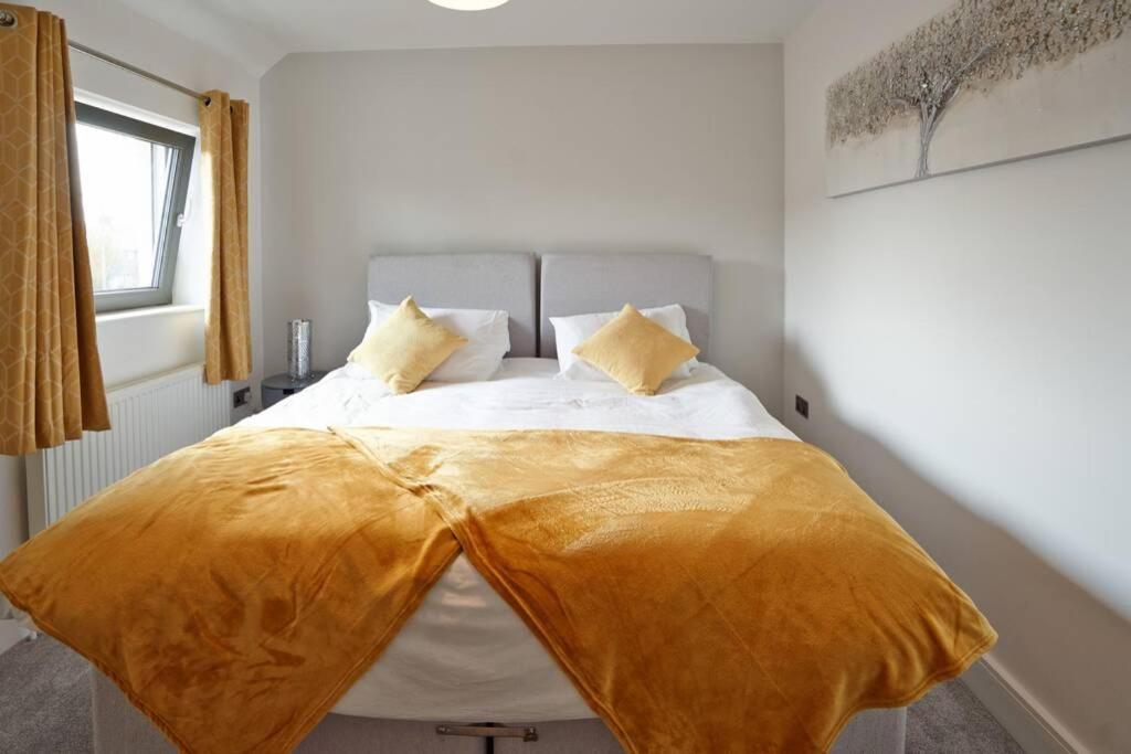 Home From Home - 4 Double Bed House With Parking Слау Экстерьер фото