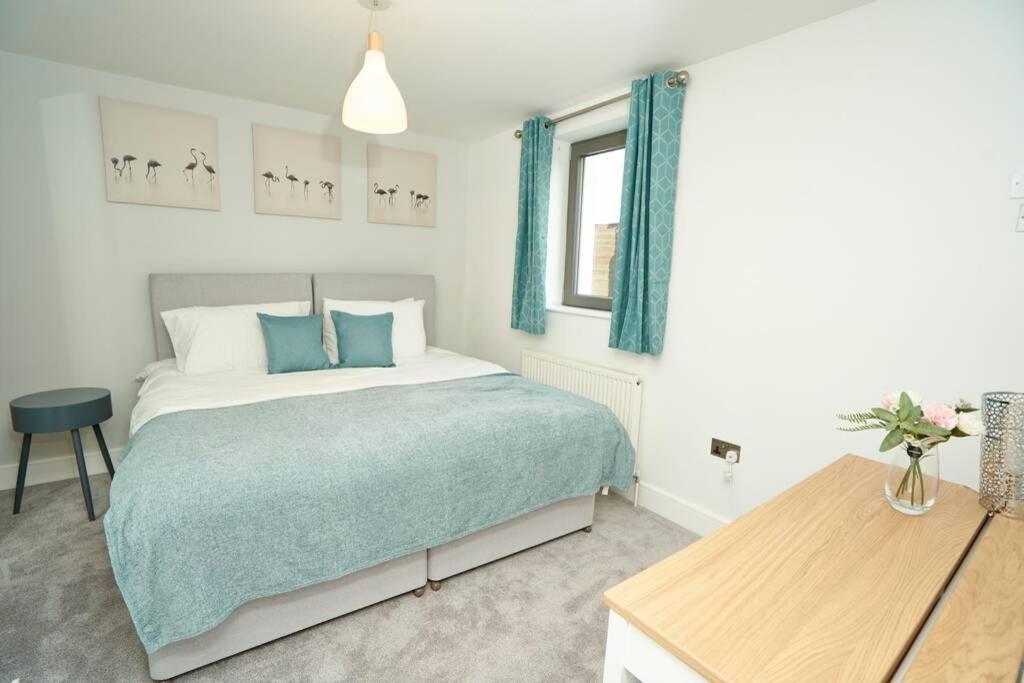 Home From Home - 4 Double Bed House With Parking Слау Экстерьер фото